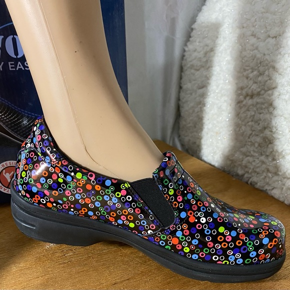 EASY WORKS SLIP RESISTANT SLIP ON WORK SHOES - Picture 4 of 8